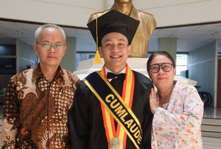 Jadi Lulusan Tercepat di UPN Veteran Yogyakarta, Adam Firdausi Beberkan Kuncinya