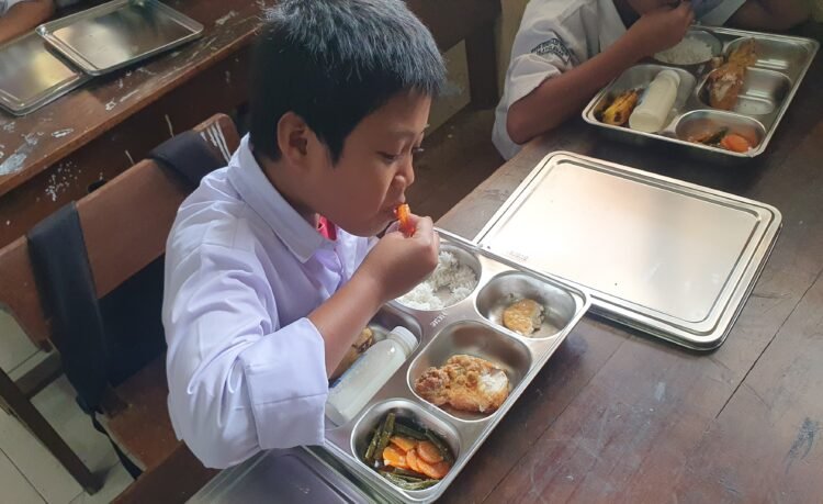 Ilustrasi makan bergizi gratis atau MBG