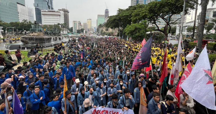Aksi demo mahasiswa koreksi kebijakan presiden Prabowo bertajuk Indonesia Gelap