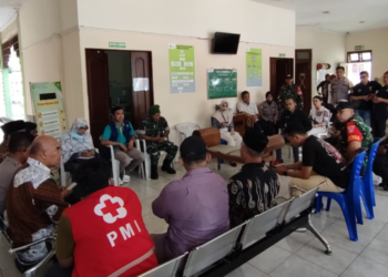 posko kesehatan korban keracunan di Lumbungrejo