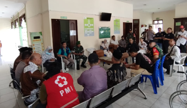 posko kesehatan korban keracunan di Lumbungrejo