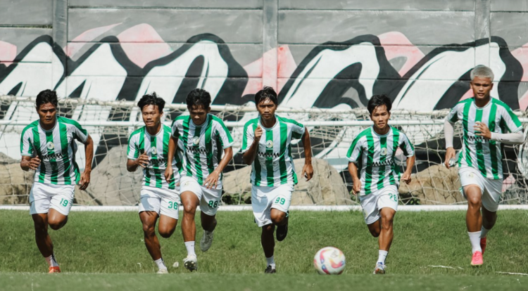 Para pemain PSS Sleman berlatih jelang menghadapi Barito Putera