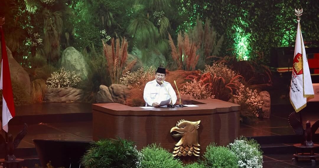 Presiden Prabowo Subianto saat memberi sambutan pada HUT ke-17 Partai Gerindra di Setul International Convention Center, Bogor, Sabtu (15/2/2025).
