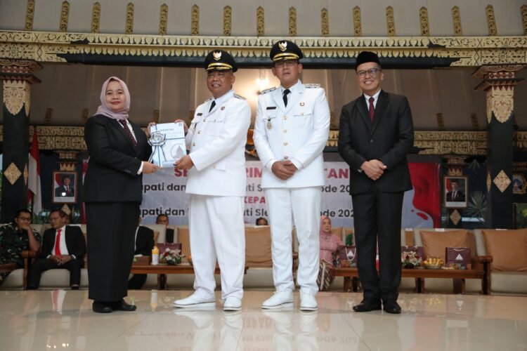 Sertijab Bupati Sleman antara Kustini Sri Purnomo ke Harda Kiswaya dan Danang Maharsa.