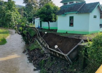 Talud di Sungai Celeng Imogiri, Bantul ambrol