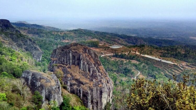 Pemandangan Gunung Api Purba Nglanggeran di Gunungkidul