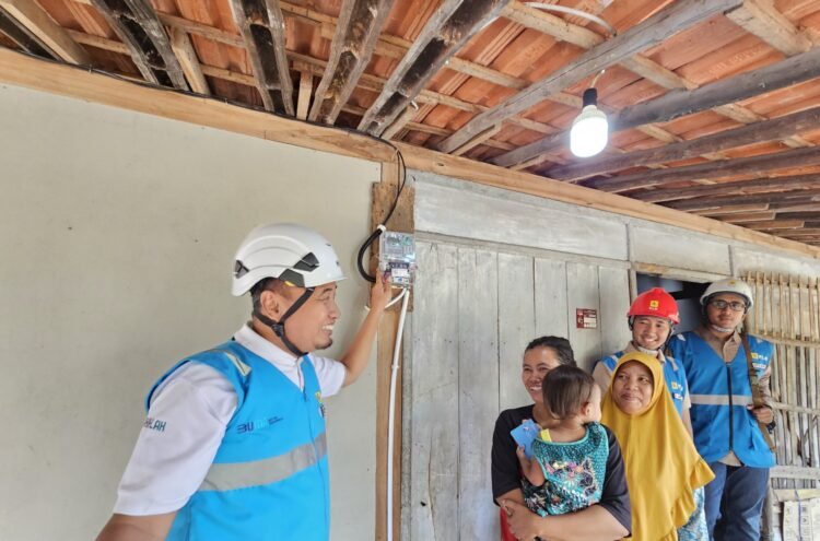 Sambut Ramadan, PLN Bantu Ratusan Warga Jateng dan DIY Sambungan Gratis