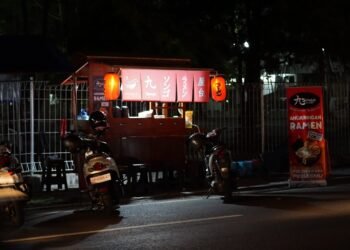 Ramen Songo satu diantara ramen kaki lima rekomendasi buat kamu yang ingin kuliner murah meriah