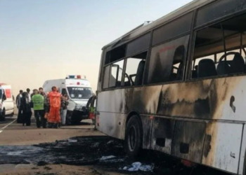 Penampakan bus pengangkut jamaah umrah yang kecelakaan di jalur Madinah-Makkah. Satu keluarga asal Semarang meninggal dunia