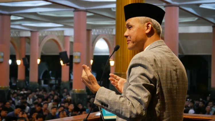 Ganjar Pranowo di acara Ramadan Public Lecture di masjid UGM
