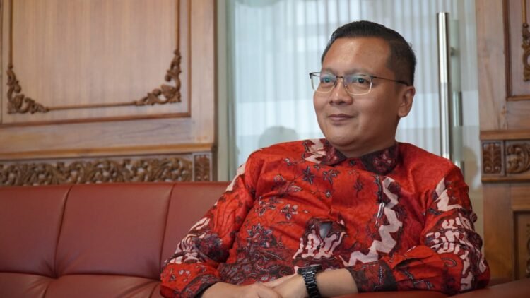 Ketua DPRD Sleman y. Gustan Ganda saat menerima audiensi media populi.id