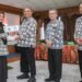 Bupati Sleman Harda Kiswaya menyerahkan SK kenaikan jabatan kepada perwakilan PNS