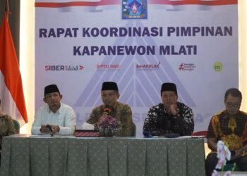 Wakil Ketua DPRD Sleman Hasto Karyantoro (tengah) memberi sambutan di Rakorpim Kapanewon Mlati