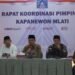 Wakil Ketua DPRD Sleman Hasto Karyantoro (tengah) memberi sambutan di Rakorpim Kapanewon Mlati