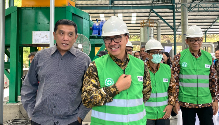 Wali Kota Yogyakarta Hasto Wardoyo bersama Wawan Harmawan meninjau ITF Bawuran di Pleret, Bantul