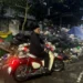 Wali Kota Yogyakarta Hasto Wardoyo meninjau depo sampah mengendarai motor