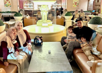 Inara Rusli bersama Virgoun sang mantan suami buka bersama dengan anak-anaknya.