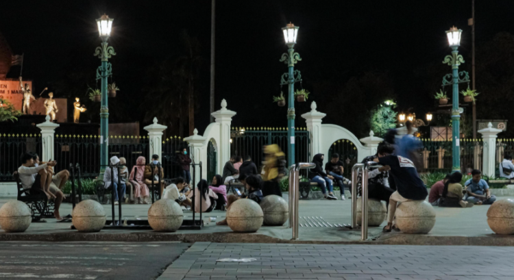 Malioboro merupakan satu diantara destinasi wisata di Jogja yang banyak dikunjungi wisatawan terutama ketika libur Lebaran