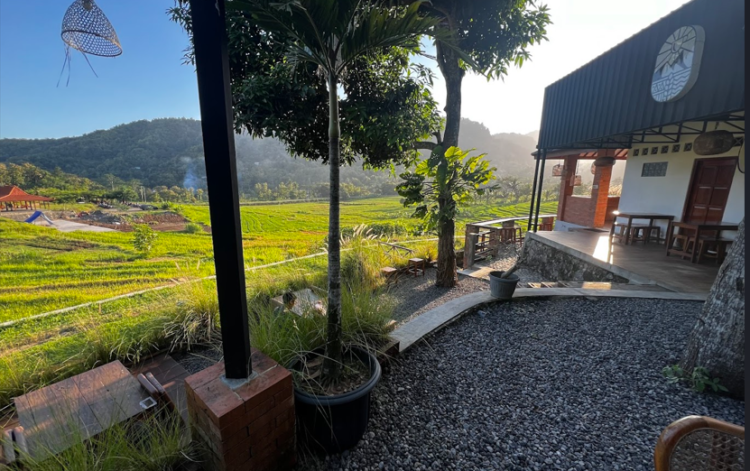 Satu diantara kafe dengan spot syahdu di Girimulyo yakni Marron Cafe