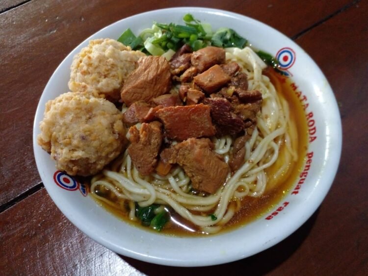 Penampakan mie ayam Om Karman, satu diantara warung mie ayam primadona di Bantul