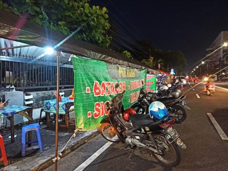 Batagor dan Siomay Pak Kadim satu diantara kuliner rekomendasi di kawasan GSP UGM