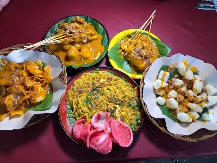 Menu di warung sate padang otentik Uda Yunus. Satu diantara rekomendasi warung sate padang di kawasan Wirobrajan, Kota Yogyakarta.