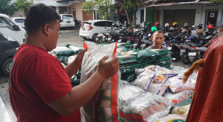 Stok beras dari Bulog saat Pasar Murah di Kemantren Wirobrajan