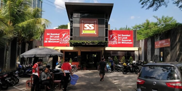 Salah satu tempat buka puasa murah meriah yakni Waroeng SS yang punya banyak cabang di Sleman hingga Bantul