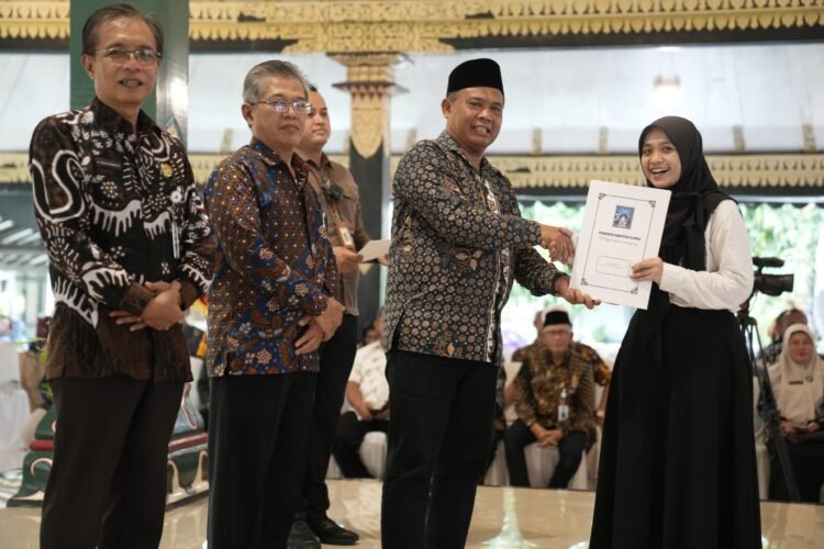 144 CPNS Kabupaten Sleman 2024 resmi menerima SK pengangkatan CPNS dari Bupati Sleman Harda Kiswaya