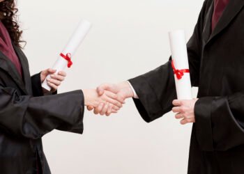 Ilustrasi ijazah [freepik.com]