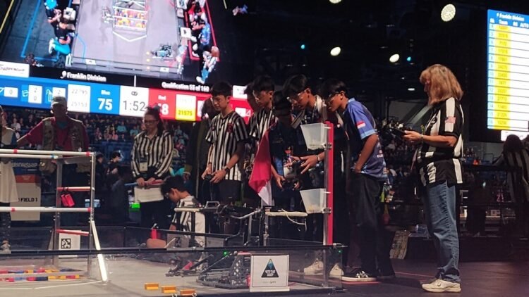 Tim robotik Go2STEAM dari Madrasah Technonatura Yogyakarta (MTY) saat berkompetisi di ajang First Tech Challenge (FTC) 2025 Houston Amerika Serikat