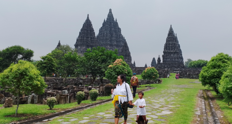 Candi Prambanan menjadi tujuan wisata budaya di Sleman yang paling banyak diminati selama libur panjang