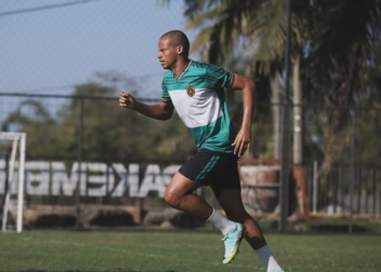 Pemain PSS Sleman Cleberson Souza dikabarkan mengalami cedera saat menghadapi Dewa United, Kamis (17/4/2025).