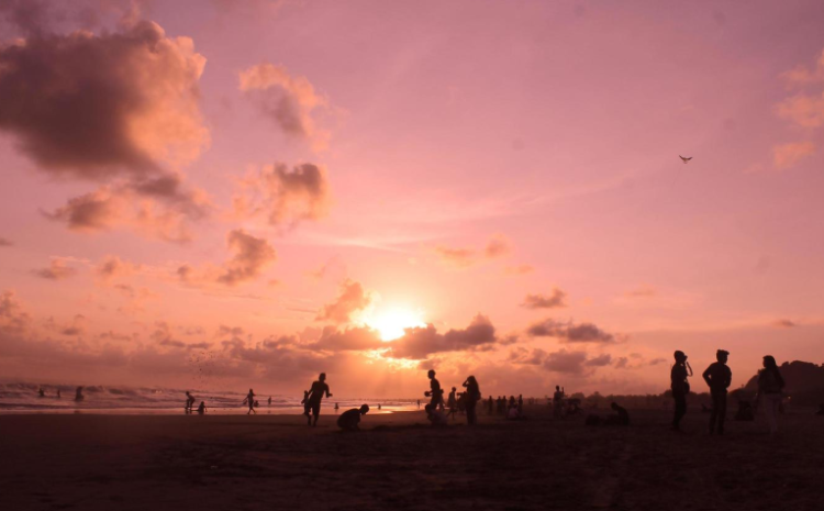 Ilustrasi pengunjung ke Pantai Parangtritis