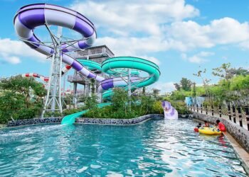 Pengunjung menikmati wahana di Waterboom Jogja. [Dok. waterboom Jogja]