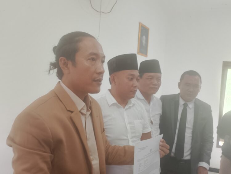tim kuasa hukum Ponpes Ora Aji memberi keterangan terkait santri yang mendapat penganiayaan, Sabtu (31/5/2025)