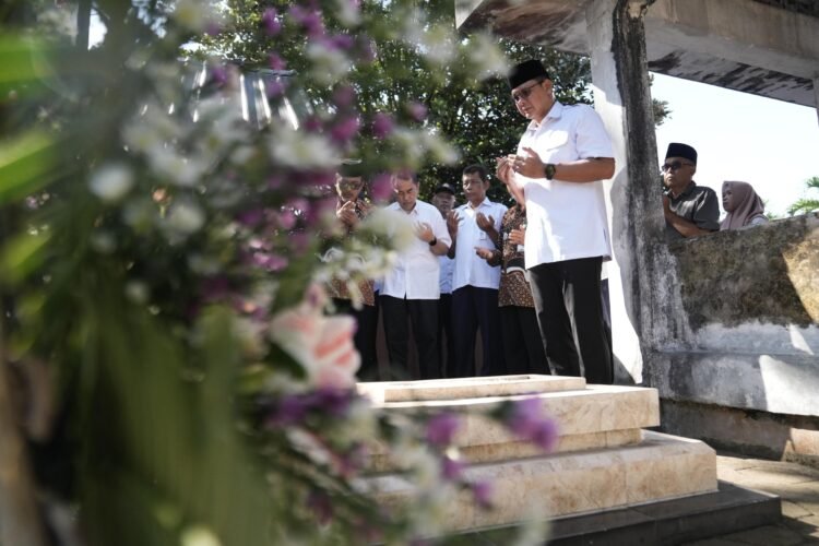 Wakil Bupati Sleman Danang Maharsa, saat ziarah