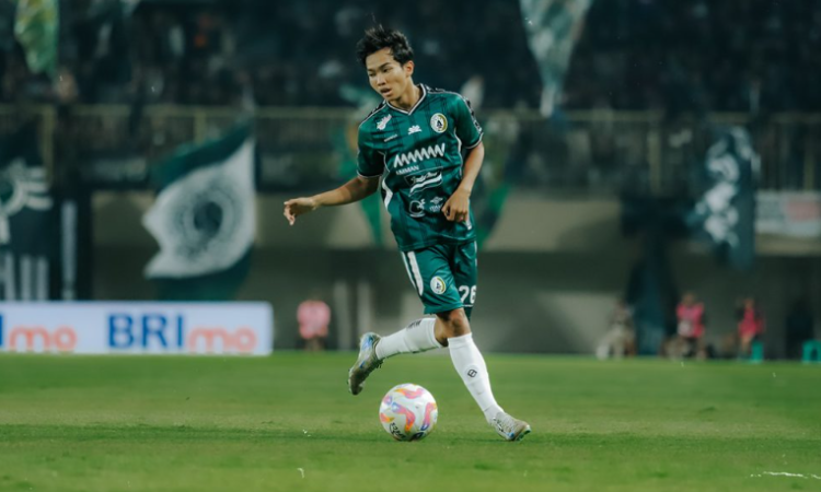 Pemain PSS Sleman Dominikus Dion