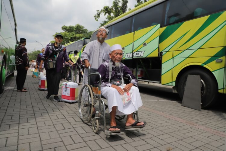 716 Calon Jemaah Haji Sleman Diberangkatkan Menuju Tanah Suci