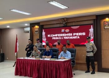 Direktorat Reserse Kriminal Khusus (Ditreskrimsus) Polda DIY menetapkan tiga perangkat Kalurahan Maguwoharjo sebagai tersangka baru dalam kasus korupsi penyewaan tanah kas desa.