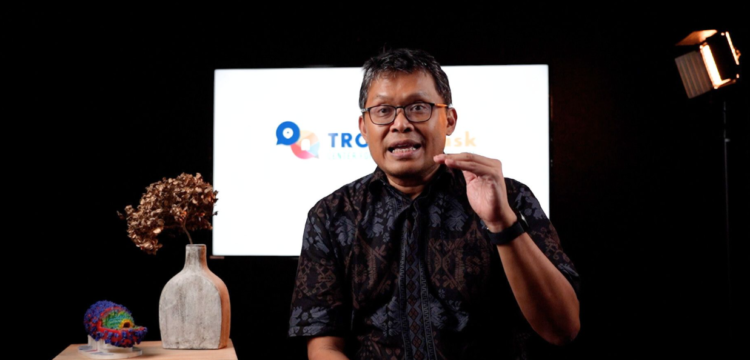 Epidemiolog UGM dr Riris Andono Ahmad memberi penjelasan terkait rumor kelinci percobaan terkait uji klinis vaksin TBC di Indonesia