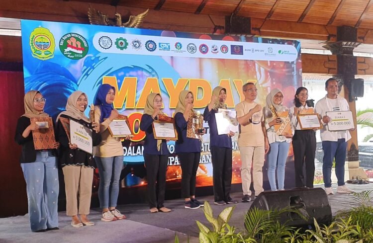 Bupati Bantul bersama perwakilan perusahaan pemenang lomba Mayday 2025