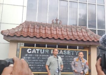 Kabid Humas Kombes Pol Ihsan menyampaikan tindaklanjut atas kasus mafia tanah yang menimpa Bryan Manov di Mapolda DIY, Jumat (9/5/2025).