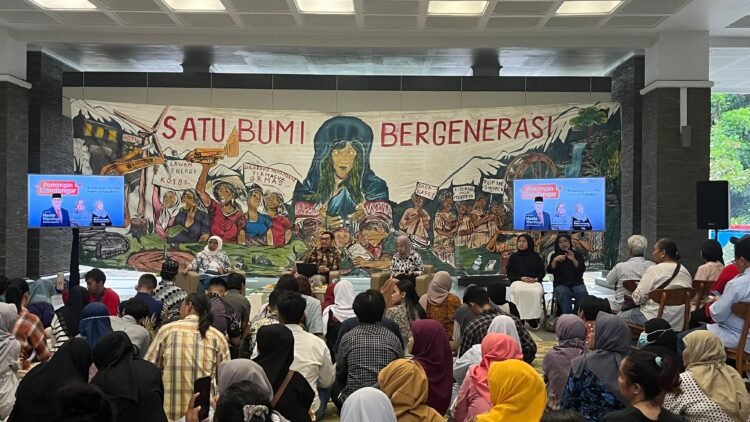 Wali Kota Yogyakarta Hasto Wardoyo memaparkan 100 perubahan dalam 100 Hari Kerjanya di Fisipol UGM, Selasa (13/5/2025)