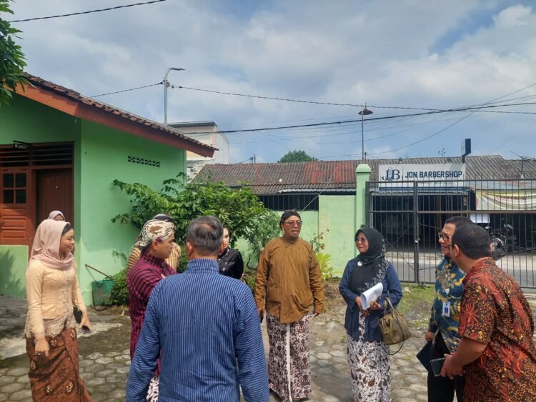 Komisi D DPRD Sleman saat melakukan sidak di SD Sarikarya, Kalurahan Margoluwih, Seyegan, Sleman