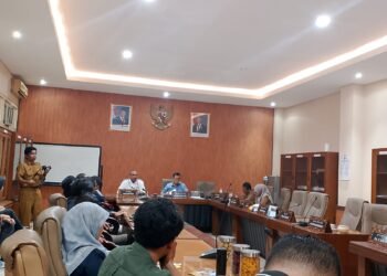 Pertemuan antara Komunitas Jogo Banyu dengan Komisi C DPRD DIY berdiskusi mengenai Raperda tentang pengelolaan tambang di DIY, Senin (26/5/2025)