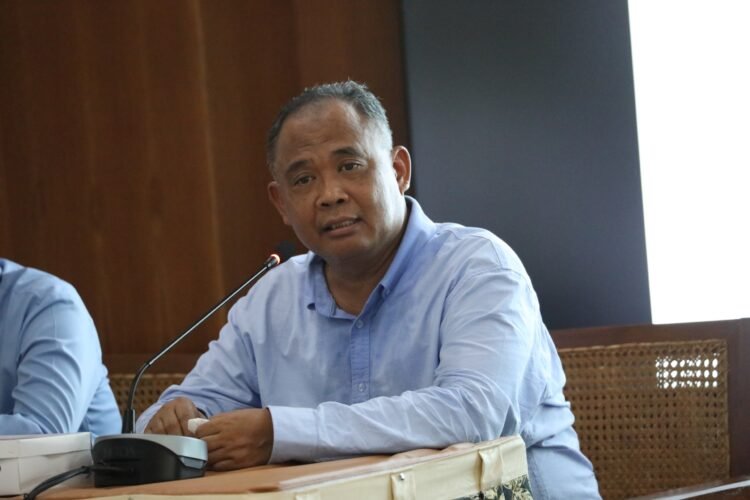 Bupati Sleman, Harda Kiswaya, saat memberikan arahan kepada seluruh Kepala Organisasi Perangkat Daerah (OPD) di Ruang Rapat Lantai 3 Sekretariat Daerah Sleman, Selasa (27/5/2025).