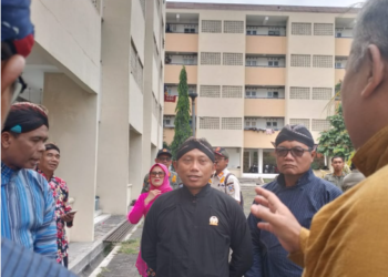 Wakil Ketua DPRD Sleman Hasto Karyantoro melakukan sidak ke Rusunawa di Condongcatur, Kamis (15/5/2025)