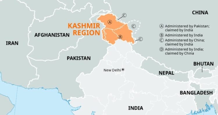 Garis Kontrol atau Line of Control (LoC) merupakan perbatasan de facto yang memisahkan India dan Pakistan di wilayah Kashmir