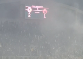 Papan skor di Stadion Maguwoharjo menunjukkan PSS Sleman menang 2-1 atas Persija Jakarta, Sabtu (17/5/2025)